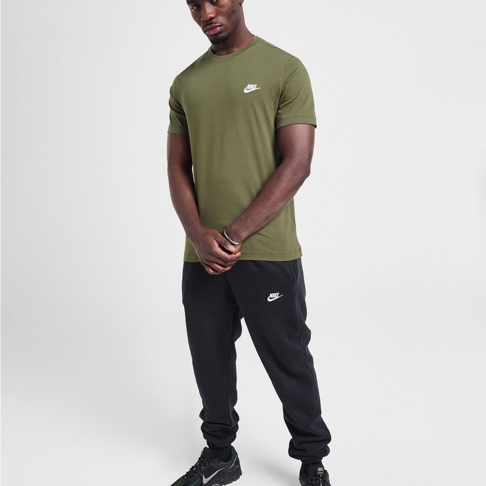 Nike Men's The Tee Green Short Sleeve Tee